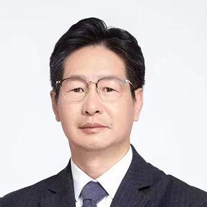 何方 四川大学华西公共卫生学院教授，博士生导师
中国食品科学技术学会乳酸菌分会理事
中国营养学会老年分会委员
中国营养学会益生菌益生元与健康分会委员
四川省营养学会老年分会副主任委员